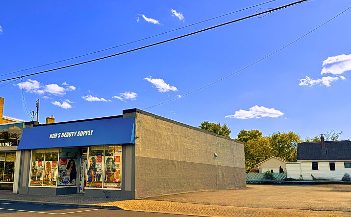 Pictures of Retail property located at 1829 W Galbraith Rd, Cincinnati, OH 45239 for sales - image #1