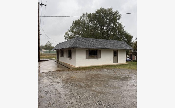Pictures of Mixed Use, Office, Retail property located at 1295 N Main Ave, Newton, NC 28658 for sales - image #1