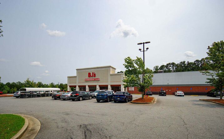 Pictures of Retail property located at 105 Long Dr, Woodstock, GA 30189 for sales - image #1
