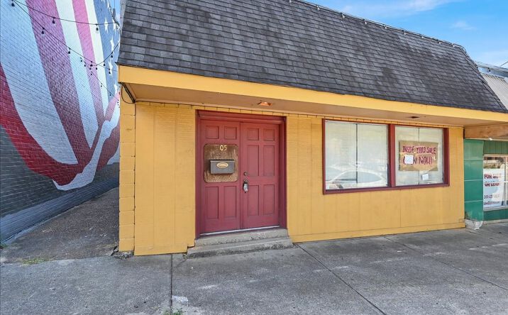 Pictures of Mixed Use, Office, Retail property located at 205 2nd Ave E, Oneonta, AL 35121 for sales - image #1