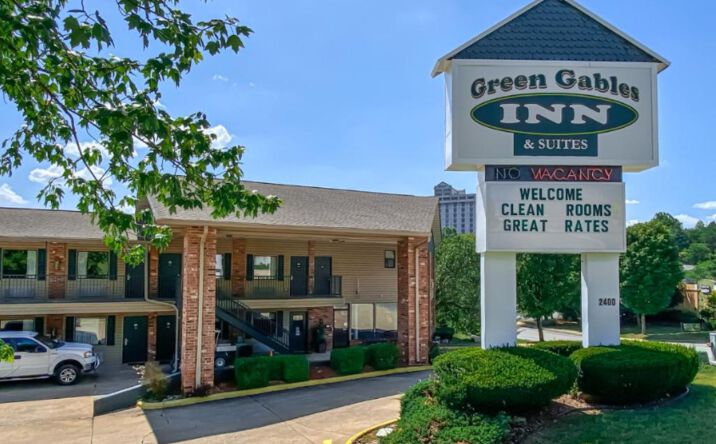 Pictures of Hospitality property located at 2400 Green Mountain Dr, Branson, MO 65616 for sales - image #1