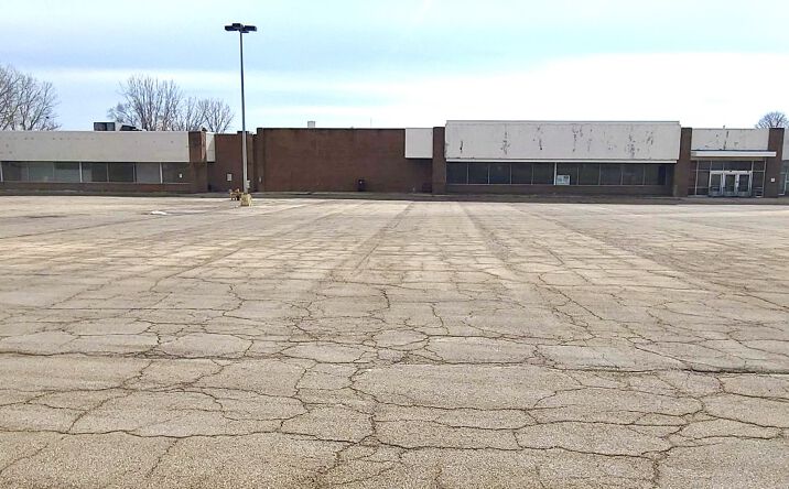 Pictures of Retail property located at 721 W. South St, Freeport, IL 61032 for sales - image #1