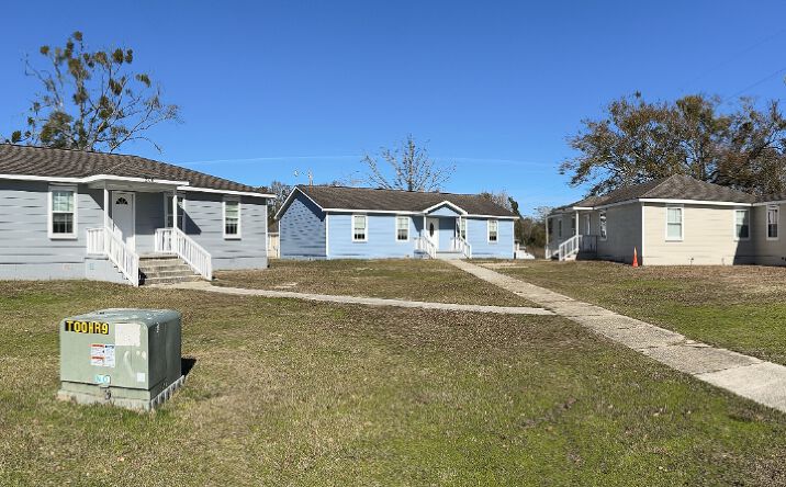 Pictures of Multifamily property located at 2100 N Woodlawn Dr, Mobile, AL 36605 for sales - image #1