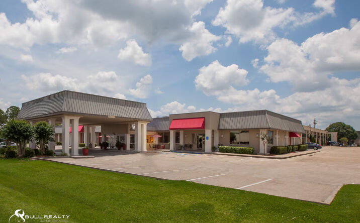 Pictures of Hospitality, Land, Multifamily, Retail, Senior Living property located at 2915 LA-14, New Iberia, LA 70560 for sales - image #1