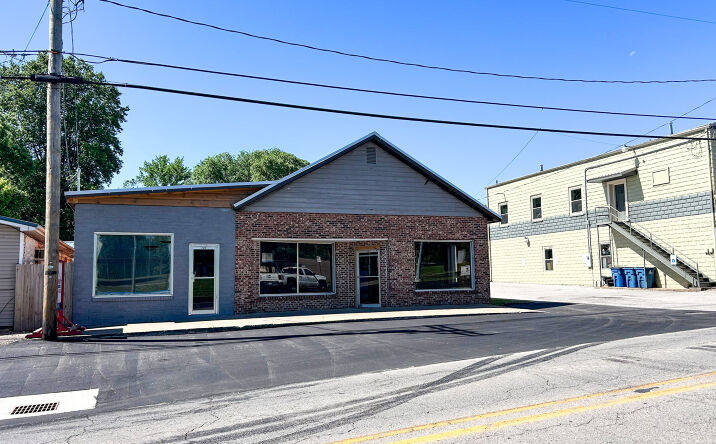 Pictures of Retail property located at 203 E Pickens Rd, Pea Ridge, AR 72751 for sales - image #1