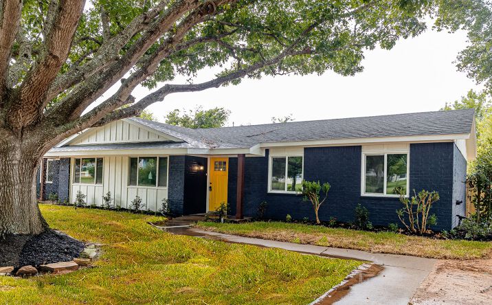 Pictures of Multifamily property located at 811 Matchett St, Brenham, TX 77833 for sales - image #1