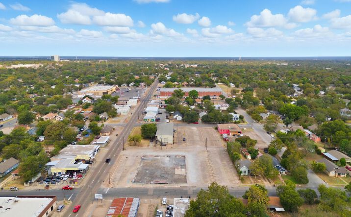Pictures of Land property located at 2423 Cole Ave, Waco, TX 76707 for sales - image #1