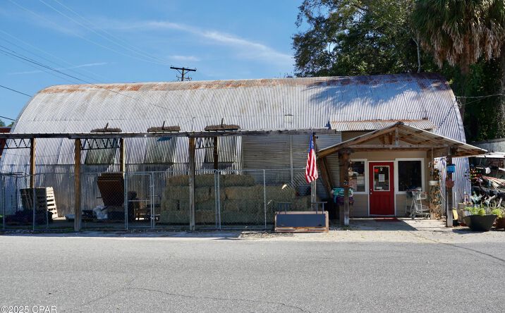 Pictures of Retail property located at 19 Jefferson Street, Chattahoochee, FL 32324 for sales - image #1