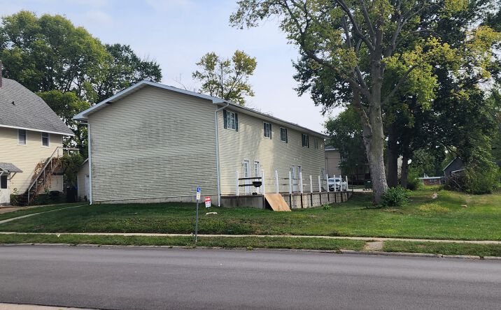 Pictures of Multifamily property located at 527 W Murray St, Macomb, IL 61455 for sales - image #1