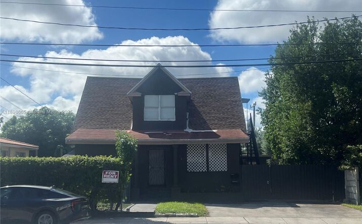 Pictures of Multifamily property located at 842 SW 12th Ave, Miami, FL 33130 for sales - image #1
