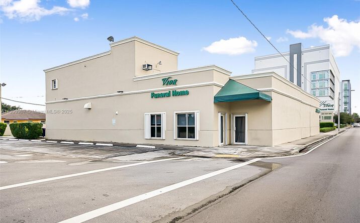 Pictures of Retail property located at 291 NW 37th Ave, Miami, FL 33125 for sales - image #1