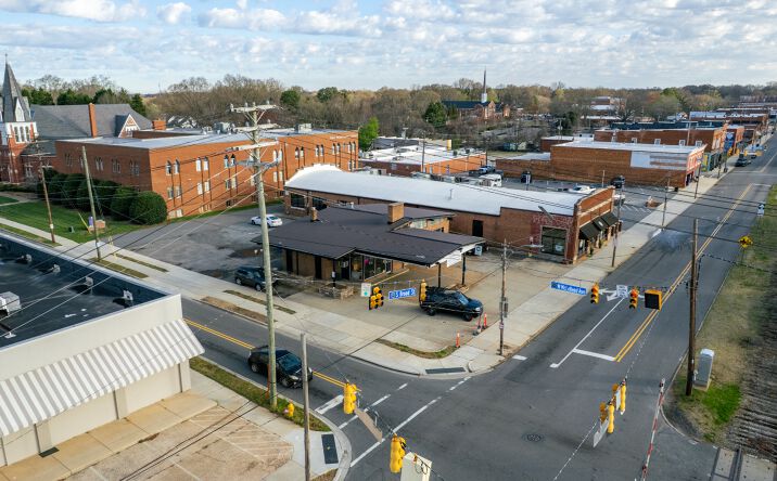 Pictures of Retail property located at 151 S Broad St, Mooresville, NC 28115 for sales - image #1