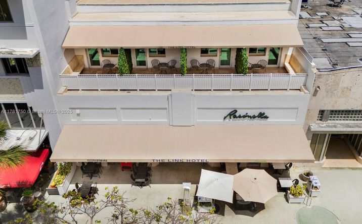 Pictures of Hospitality property located at 533 Lincoln, Miami Beach, FL 33139 for sales - image #1