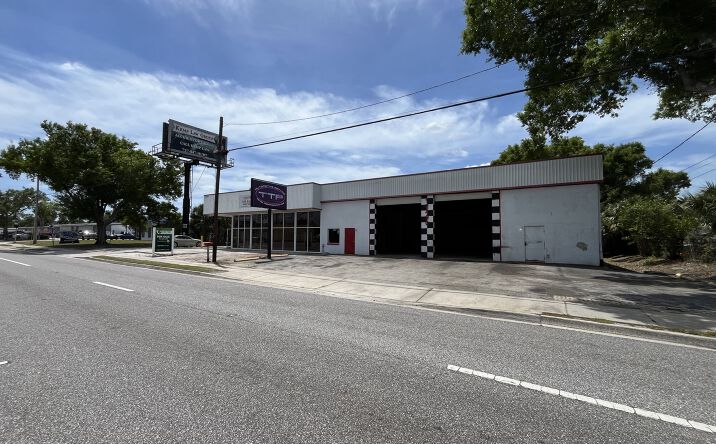 Pictures of Industrial, Retail property located at 12490 Belcher Rd, Largo, FL 33773 for sales - image #1