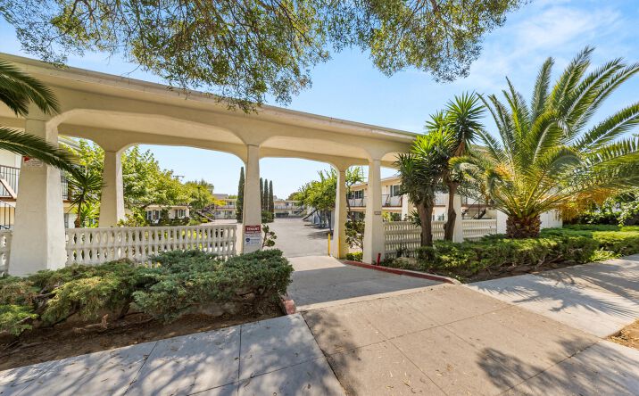 Pictures of Multifamily property located at 1825 Chapala St, Santa Barbara, CA 93101 for sales - image #1