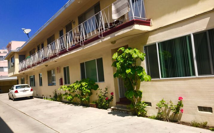 Pictures of Multifamily property located at 3125 durango ave, Los Angeles, CA 90034 for sales - image #1