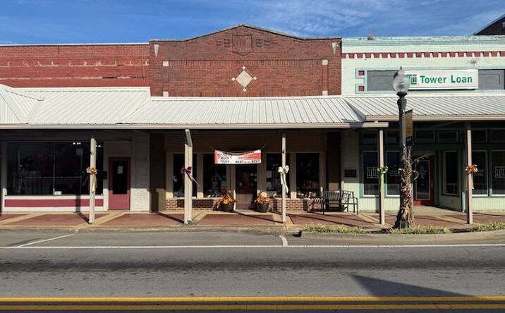 Pictures of Office property located at 127 Main ST, Hartselle, AL 35640 for sales - image #1