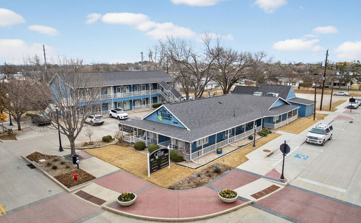 Pictures of Retail, Office, Hospitality, Mixed Use property located at 504 N Oak St, Roanoke, TX 76262 for sales - image #1
