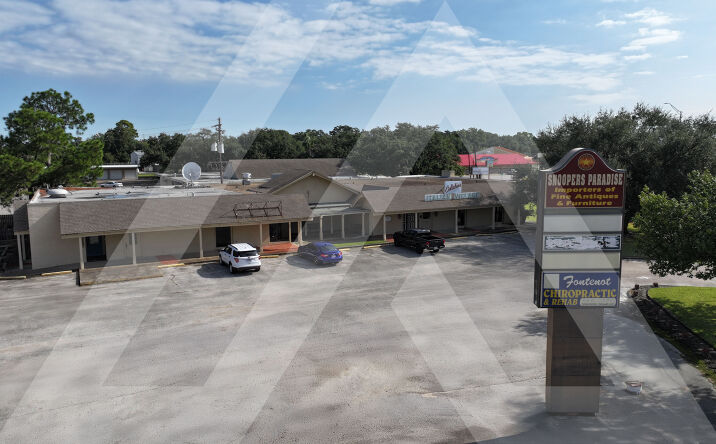 Pictures of Land, Retail property located at 5601 E Parkway St, Groves, TX 77619 for sales - image #1