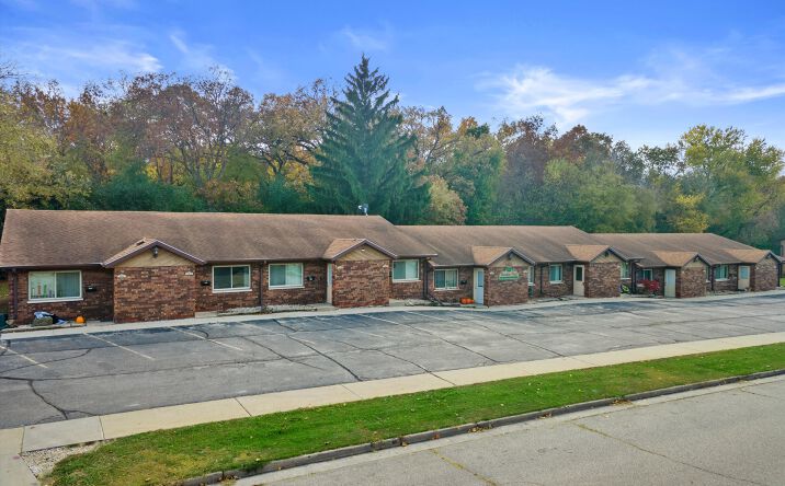 Pictures of Multifamily property located at 643 Meadow Ln, Burlington, WI 53105 for sales - image #1