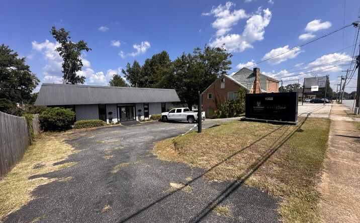 Pictures of Retail, Office property located at 1308 W Poinsett St, Greer, SC 29650 for sales - image #1