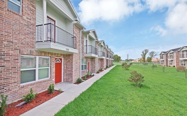 Pictures of Multifamily property located at 2802 Shaver St, Pasadena, TX 77502 for sales - image #1
