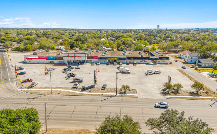 Pictures of Retail property located at 1100 N Esplanade St, Cuero, TX 77954 for sales - image #1