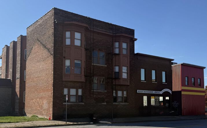 Pictures of Multifamily property located at 805 W 2ND Street, Davenport, IA 52802 for sales - image #1