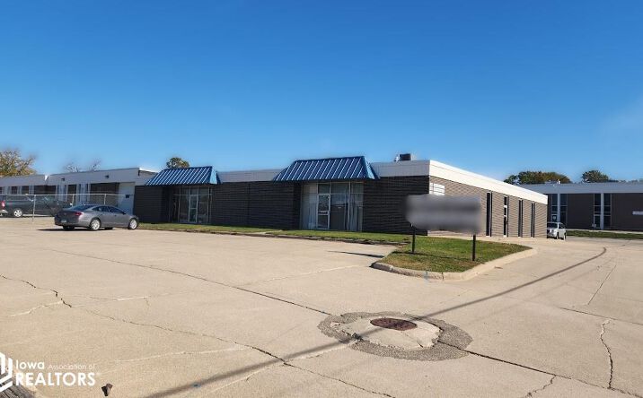 Pictures of Office, Retail property located at 1408 & 1410 6th Street SW, Mason City, IA 50401 for sales - image #1