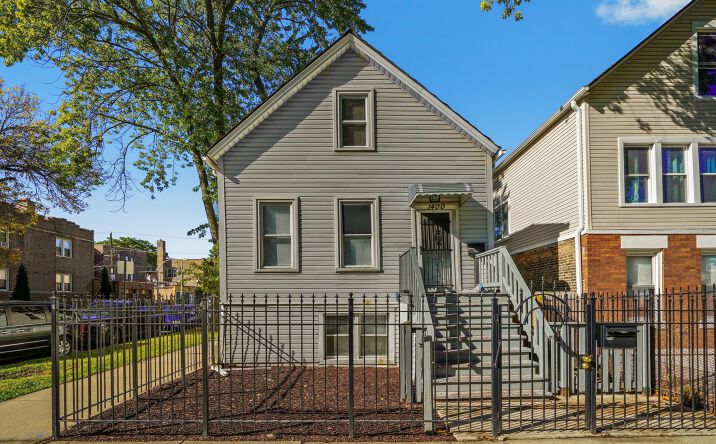 Pictures of Multifamily property located at 1400 N Lawndale Avenue, Chicago, IL 60651 for sales - image #1