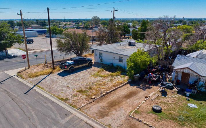 Pictures of Multifamily property located at 107 S Eighth Street, Carlsbad, NM 88220 for sales - image #1
