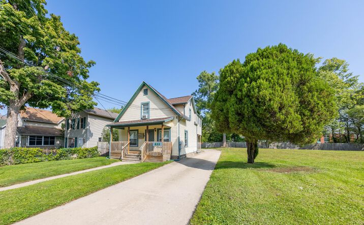 Pictures of Multifamily property located at 833 Vine St, Lansing, MI 48912 for sales - image #1