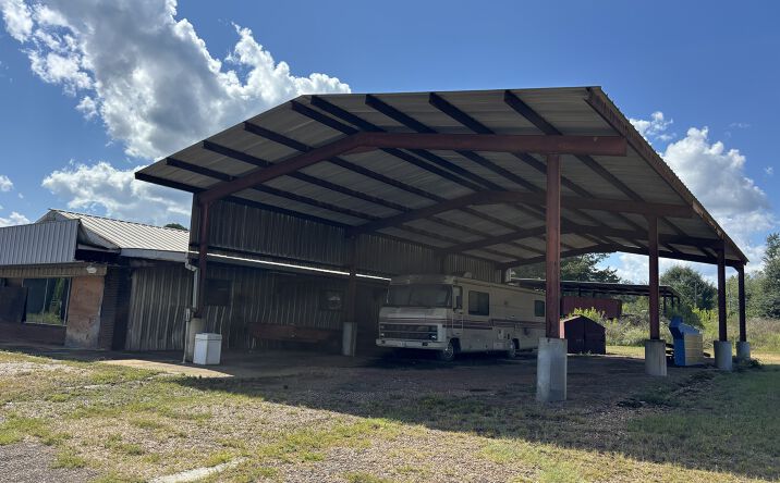 Pictures of Mixed Use, Office property located at 1207 N Louise St, Atlanta, TX 75551 for sales - image #1