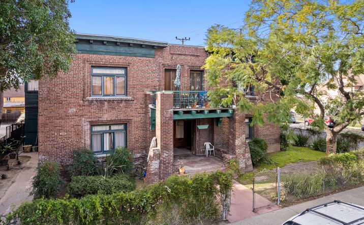 Pictures of Multifamily property located at 2101 Bonsallo Ave, Los Angeles, CA 90007 for sales - image #1