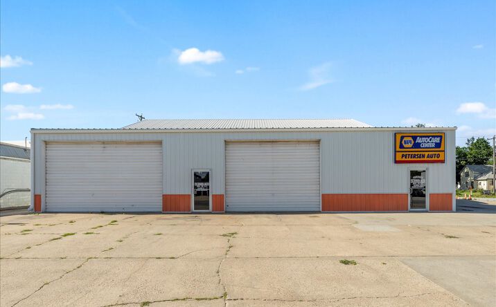 Pictures of Retail property located at 1106 W Sheridan Ave, Shenandoah, IA 51601 for sales - image #1