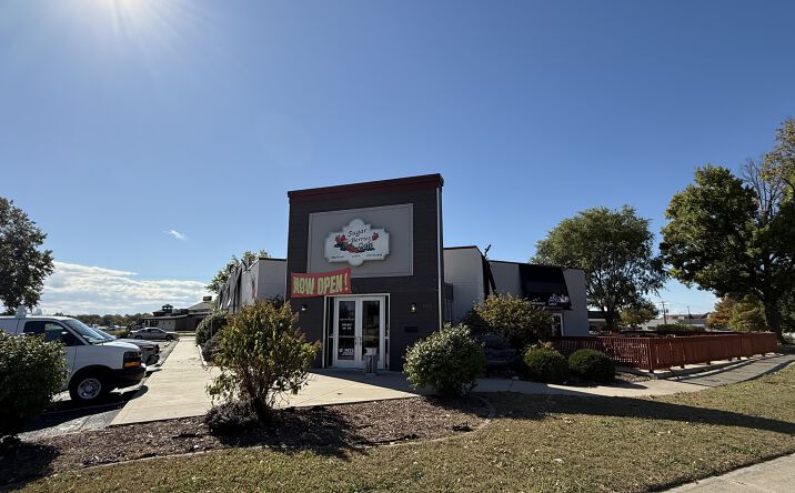 Pictures of Retail property located at 103 W Marketview Dr, Champaign, IL 61820 for sales - image #1