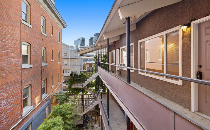 Pictures of Multifamily property located at 1718 Summit Ave, Seattle, WA 98122 for sales - image #1