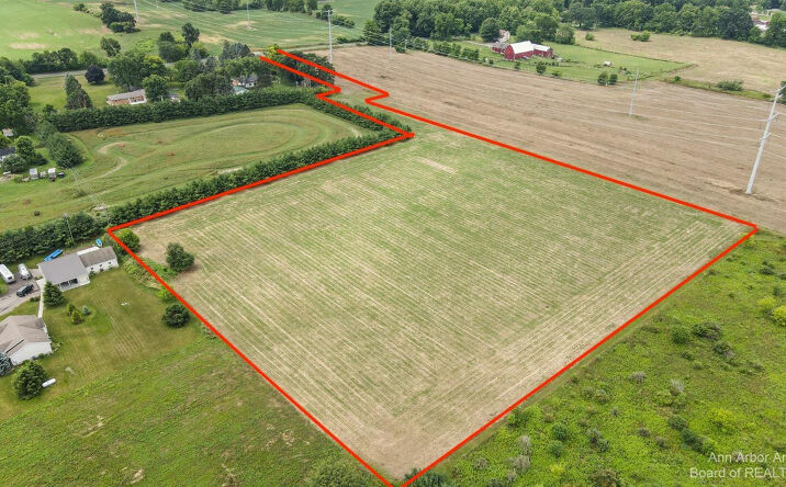 image of property at 10600 ISLAND LAKE RD Dexter MI 48130-8511