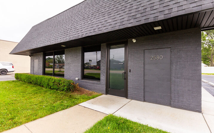 Pictures of Retail, Office, Industrial property located at 2580 Dixie Highway, Waterford, MI 48328 for sales - image #1