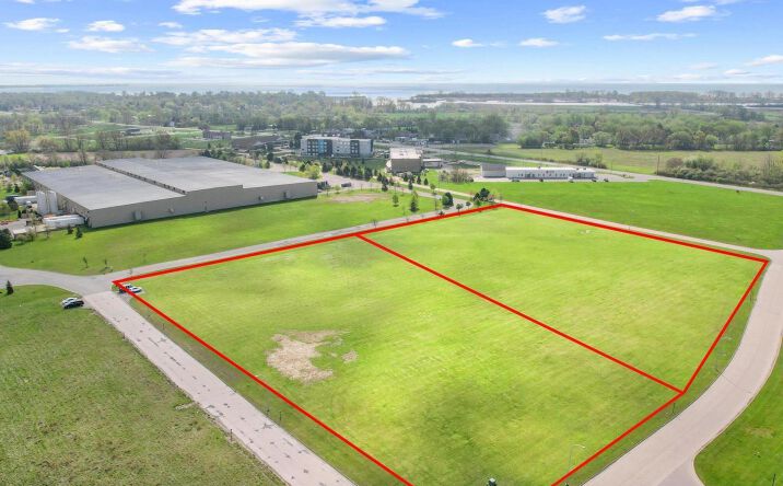 Pictures of Industrial, Office, Retail property located at 011 Frenchtown Center Drive, Monroe, MI 48162 for sales - image #1