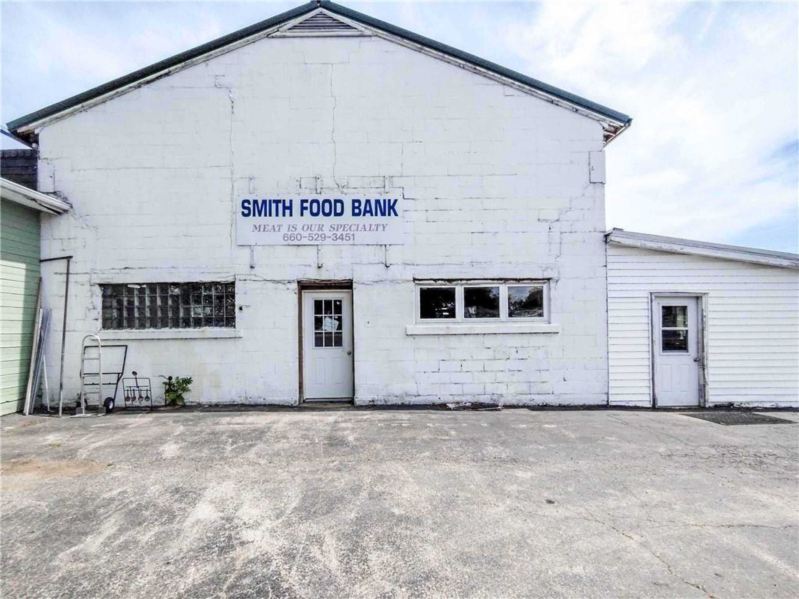 445 W Maple St, Slater, MO 65349