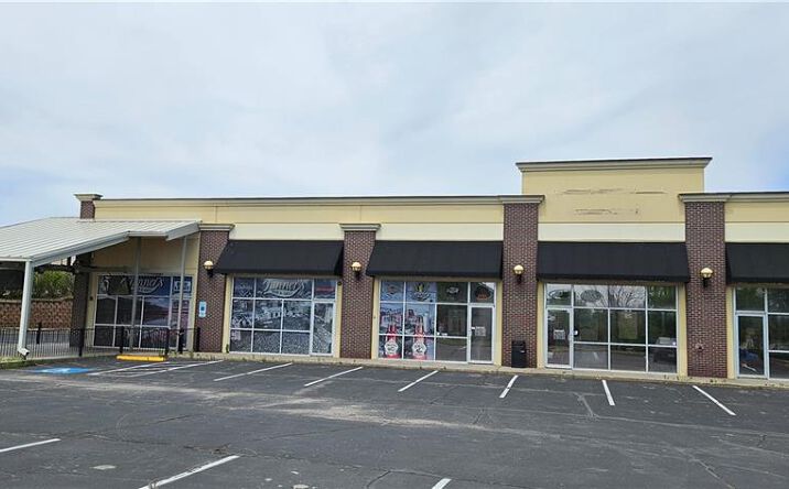 Pictures of Business for Sale, Retail property located at 2701 Running Horse Road, Platte City, MO 64079 for sales - image #1