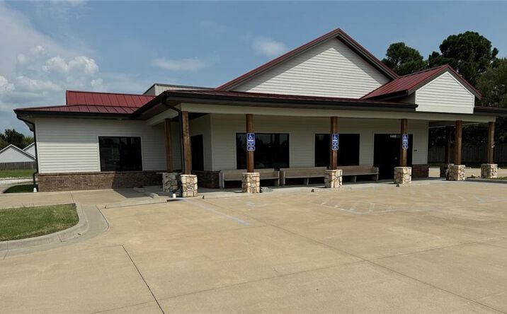 Pictures of Business for Sale, Retail property located at 1403 S Hwy 32 Highway, El Dorado Springs, MO 64744 for sales - image #1