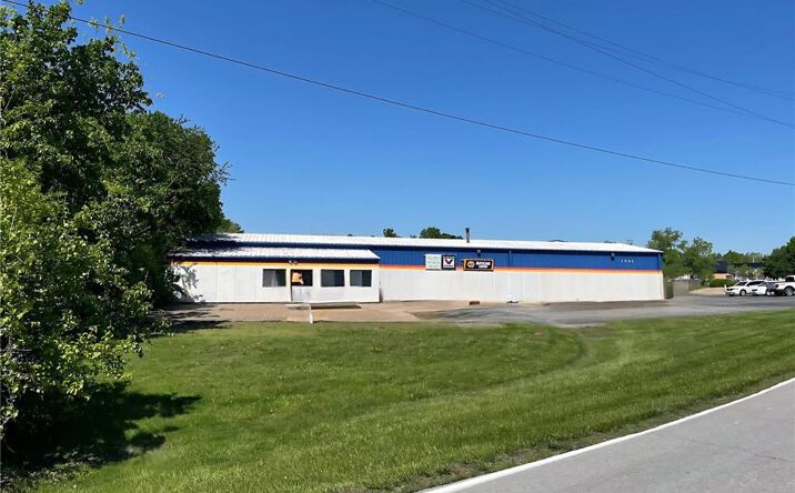 Pictures of Business for Sale, Retail property located at 1500-1502 SW Market Street, Lee's Summit, MO 64081 for sales - image #1