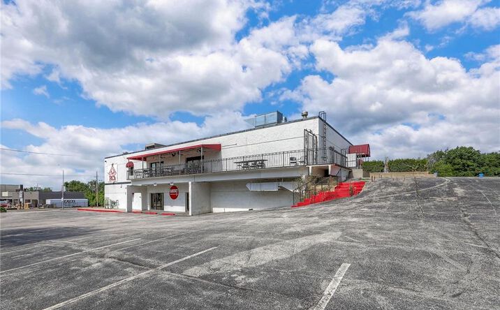 Pictures of Retail property located at 330 E 135th Street, Kansas City, MO 64145 for sales - image #1
