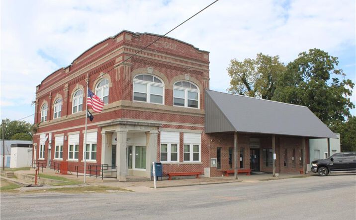 Pictures of Office property located at 102 N Commercial Street, Kincaid, KS 66039 for sales - image #1