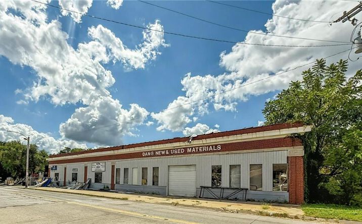 Pictures of Industrial property located at 426 Illinois Avenue, St Joseph, MO 64504 for sales - image #1