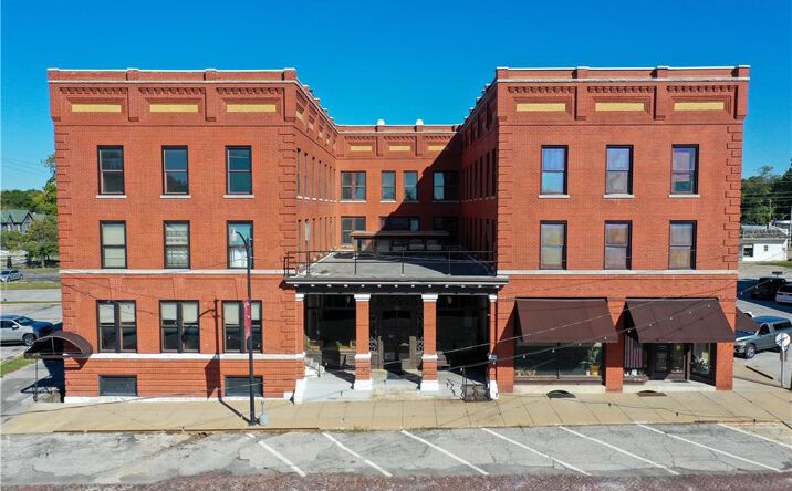 Pictures of Business for Sale, Retail, Hospitality property located at 102 Ohio Street W, Butler, MO 64730 for sales - image #1