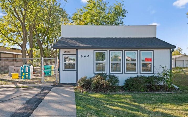 Pictures of Business for Sale, Retail property located at 19401 E US 24 Highway, Independence, MO 64056 for sales - image #1