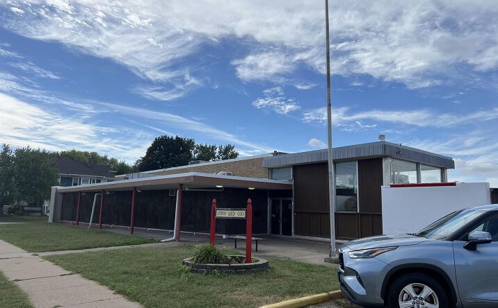 Pictures of Industrial, Office, Retail property located at 1623 15TH Street, Moline, IL 61265 for sales - image #1